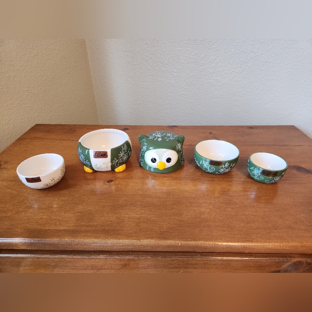 NIB Temptations Green Owl Measuring Cup Set